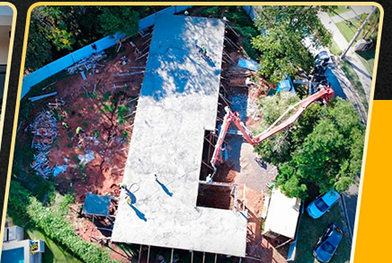 Vista aérea de una residencia en condominio durante la ejecución de la cubierta.